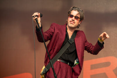 J. Bernardt @ Lokerse Feesten, picture 1, photographed by Bart Janssens - FrontView Magazine