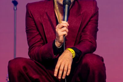 J. Bernardt @ Lokerse Feesten, picture 2, photographed by Bart Janssens - FrontView Magazine