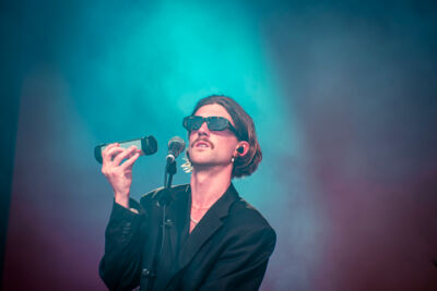 J. Bernardt @ Lokerse Feesten, picture 3, photographed by Bart Janssens - FrontView Magazine