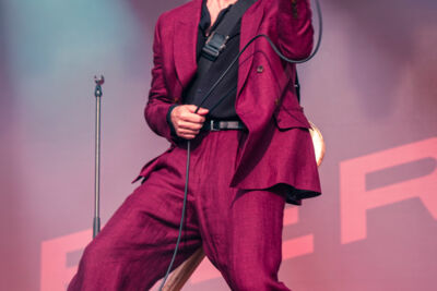 J. Bernardt @ Lokerse Feesten, picture 4, photographed by Bart Janssens - FrontView Magazine