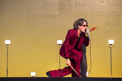 J. Bernardt @ Lokerse Feesten, picture 9, photographed by Bart Janssens - FrontView Magazine