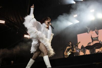 Silvie Kreusch @ Lokerse Feesten, picture 4, photographed by Sandra Van Watermeulen - FrontView Magazine