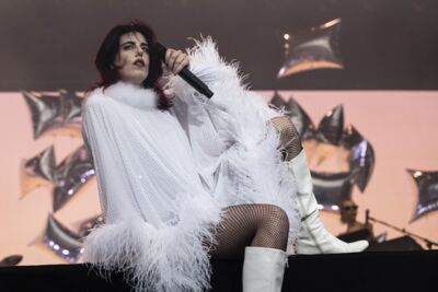 Silvie Kreusch @ Lokerse Feesten, picture 12, photographed by Sandra Van Watermeulen - FrontView Magazine