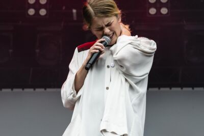 Zaho De Sagazan @ Lokerse Feesten, picture 8, photographed by Sandra Van Watermeulen - FrontView Magazine