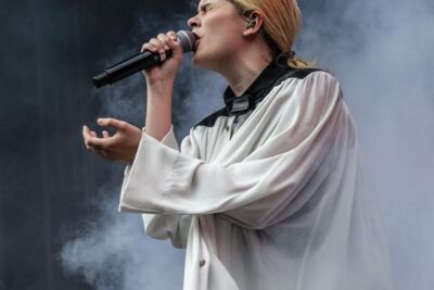 Zaho De Sagazan @ Lokerse Feesten, picture 11, photographed by Sandra Van Watermeulen - FrontView Magazine