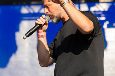 't Hof Van Commerce @ Lokerse Feesten 2025, foto 4, foto's door Edwin Houdevelt - FrontView Magazine