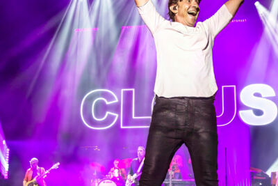 Clouseau @ Lokerse Feesten, picture 2, photographed by Edwin Houdevelt - FrontView Magazine