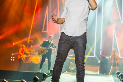 Clouseau @ Lokerse Feesten, picture 7, photographed by Edwin Houdevelt - FrontView Magazine