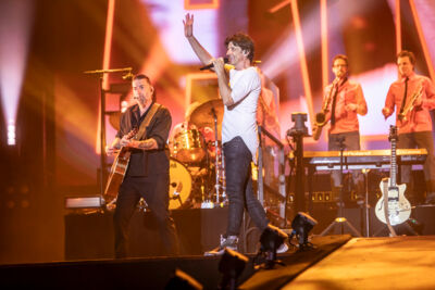 Clouseau @ Lokerse Feesten, picture 19, photographed by Edwin Houdevelt - FrontView Magazine