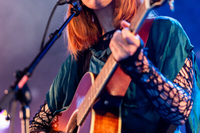 Cassandra Jenkins @ OLT, picture 6, photographed by Bruno Holvoet - FrontView Magazine