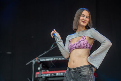 Jet van der Steen @ Rijvers Festival 2025, picture 9, photographed by Dimitri Vanlommel - FrontView Magazine
