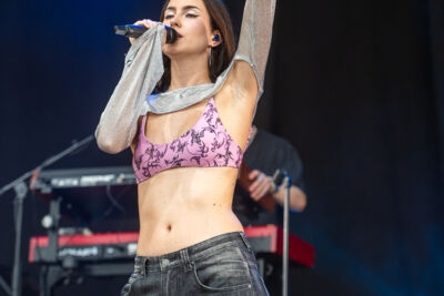 Jet van der Steen @ Rijvers Festival 2025, picture 10, photographed by Dimitri Vanlommel - FrontView Magazine
