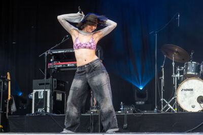 Jet van der Steen @ Rijvers Festival 2025, picture 12, photographed by Dimitri Vanlommel - FrontView Magazine