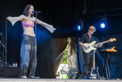 Jet van der Steen @ Rijvers Festival 2025, picture 17, photographed by Dimitri Vanlommel - FrontView Magazine