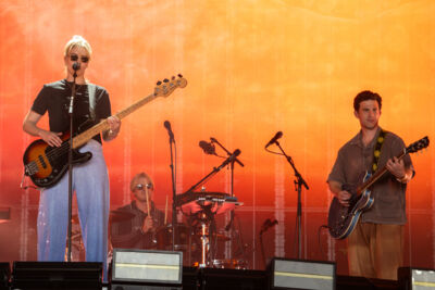 London Grammar @ Lowlands, picture 5, photographed by Anoek Houben - FrontView Magazine