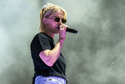 London Grammar @ Lowlands, picture 9, photographed by Anoek Houben - FrontView Magazine