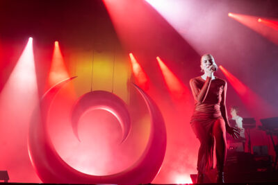 Maan @ Rijvers Festival 2025, picture 8, photographed by Dimitri Vanlommel - FrontView Magazine