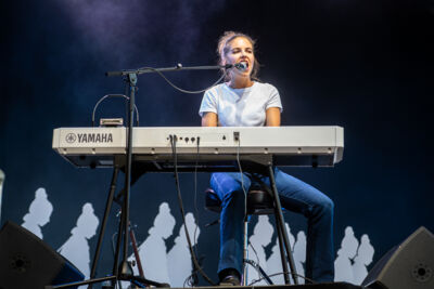 Emmy d'Arc @ Rijvers Festival 2025, picture 5, photographed by Dimitri Vanlommel - FrontView Magazine