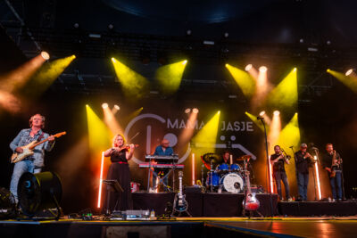 Mama's Jasje @ Rijvers Festival 2025, picture 1, photographed by Dimitri Vanlommel - FrontView Magazine