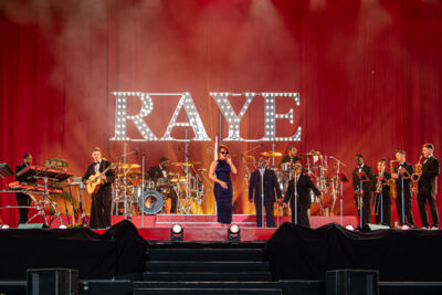 Raye @ Lowlands, picture 11, photographed by Anoek Houben - FrontView Magazine