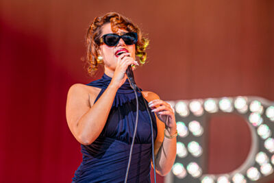Raye @ Lowlands, picture 15, photographed by Anoek Houben - FrontView Magazine