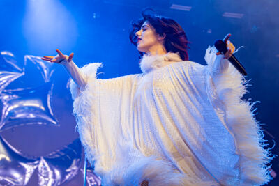 Sylvie Kreusch @ Lowlands, picture 4, photographed by Anoek Houben - FrontView Magazine
