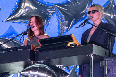 Sylvie Kreusch @ Lowlands, picture 5, photographed by Anoek Houben - FrontView Magazine