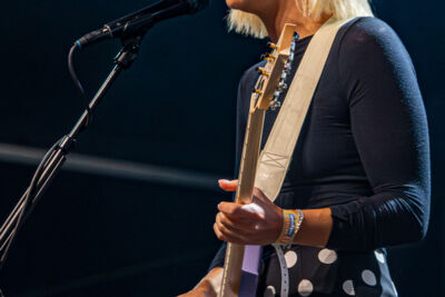 The Beaches @ Lowlands, picture 7, photographed by Anoek Houben - FrontView Magazine