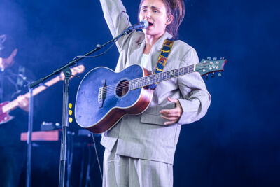 Kids With Buns @ Rijvers Festival 2025, picture 3, photographed by Youri Vanlommel - FrontView Magazine