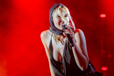Maan @ Lowlands, picture 8, photographed by Anoek Houben - FrontView Magazine