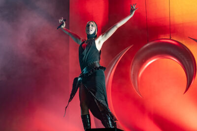 Maan @ Lowlands, picture 11, photographed by Anoek Houben - FrontView Magazine