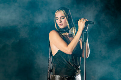 Maan @ Lowlands, picture 13, photographed by Anoek Houben - FrontView Magazine