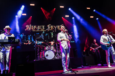 Night Fever - A tribute to the Bee Gees @ Fonnefeesten 2025, foto 1, foto's door Danny Wagemans - FrontView Magazine