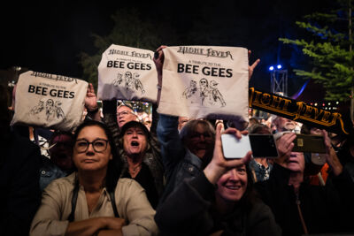 Night Fever - A tribute to the Bee Gees @ Fonnefeesten 2025, foto 5, foto's door Danny Wagemans - FrontView Magazine
