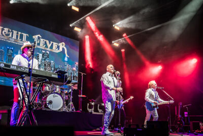 Night Fever - A tribute to the Bee Gees @ Fonnefeesten 2025, foto 8, foto's door Danny Wagemans - FrontView Magazine