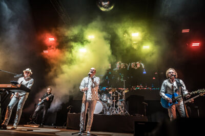 Night Fever - A tribute to the Bee Gees @ Fonnefeesten 2025, foto 21, foto's door Danny Wagemans - FrontView Magazine