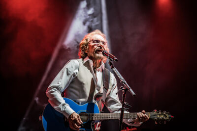 Night Fever - A tribute to the Bee Gees @ Fonnefeesten 2025, foto 25, foto's door Danny Wagemans - FrontView Magazine