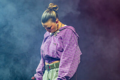 Lola Young @ Lowlands, foto 3, foto's door Anoek Houben - FrontView Magazine
