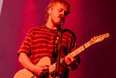 Lola Young @ Lowlands, foto 6, foto's door Anoek Houben - FrontView Magazine