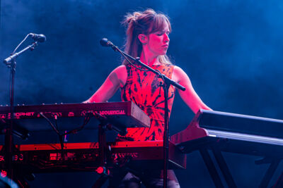 Lola Young @ Lowlands, foto 12, foto's door Anoek Houben - FrontView Magazine