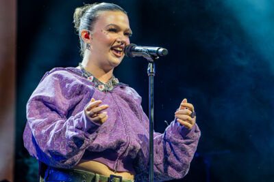 Lola Young @ Lowlands, foto 17, foto's door Anoek Houben - FrontView Magazine