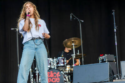 Alice Mae @ Maanrock 2025, photo 21 of 22, photographed by Edwin Houdevelt - FrontView Magazine