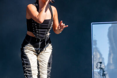 Laura Tesoro @ Maanrock 2025, photo 6 of 31, photographed by Edwin Houdevelt - FrontView Magazine