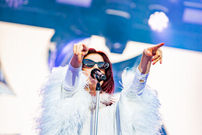 Sylvie Kreusch @ Marktrock, picture 6, photographed by Leen Verlinden - FrontView Magazine
