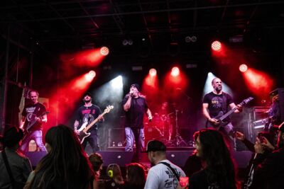 Cyclone - Punx in the pit @ De Schorre, picture 13, photographed by Sandra Van Watermeulen - FrontView Magazine