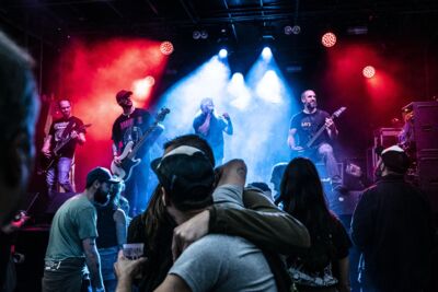 Cyclone - Punx in the pit @ De Schorre, picture 15, photographed by Sandra Van Watermeulen - FrontView Magazine