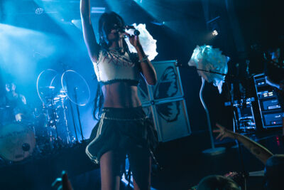 Nova Twins @ Wintercircus, picture 2, photographed by Jelle Meersschaut - FrontView Magazine