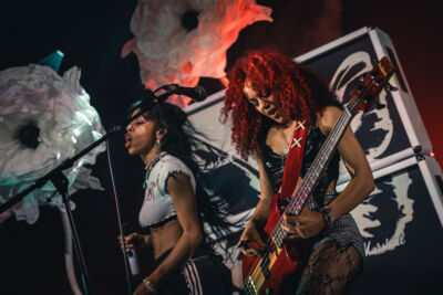Nova Twins @ Wintercircus, picture 12, photographed by Jelle Meersschaut - FrontView Magazine