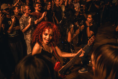 Nova Twins @ Wintercircus, picture 15, photographed by Jelle Meersschaut - FrontView Magazine