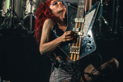 Nova Twins @ Wintercircus, picture 23, photographed by Jelle Meersschaut - FrontView Magazine
